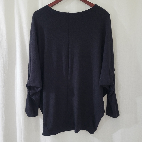 Alya Scoop-Neck Long Sleeve Top in Black Women's Size S - Picture 2 of 3